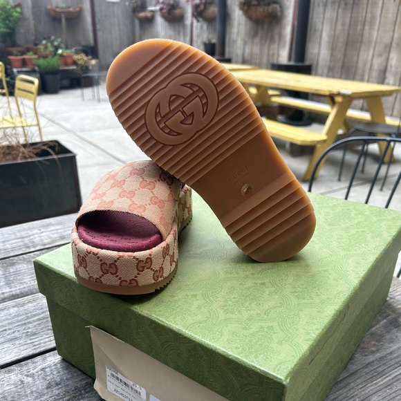 GUCCI NIB Women’s Original GG Monogram Platform Sandal Size 35.5 EU/ US 5 1/2 - Picture 2 of 5